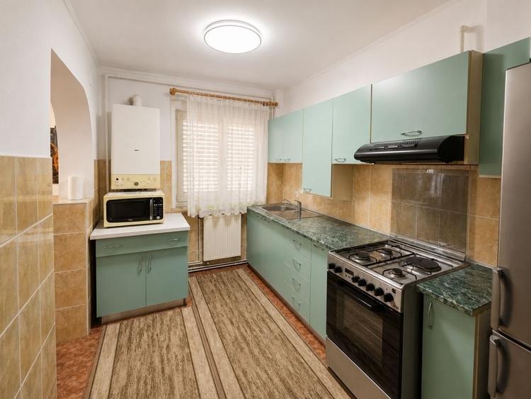 Apartament cu 3 camere decomandat, mobilat în Micro 15