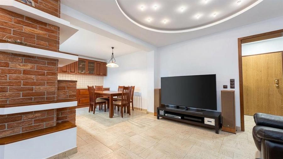 Apartament cu 4 camere decomandat în Central