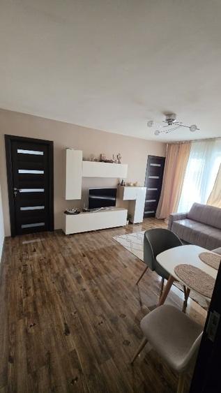 Apartament cu 3 camere semidecomandat, mobilat în Complex Studențesc