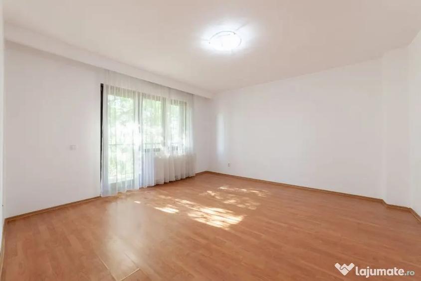 Casă cu 8 camere cu Teren 1000 Mp în Central