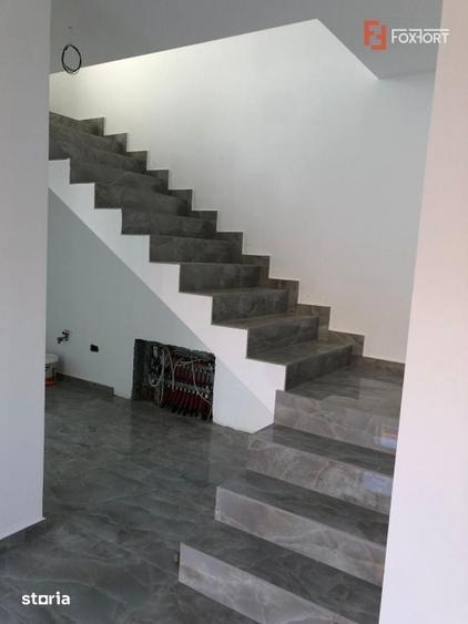 Casă cu 4 camere cu Teren 302 Mp în Plopi