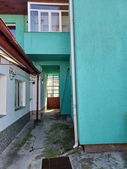 Casă cu 5 camere cu Teren 70 Mp în Central