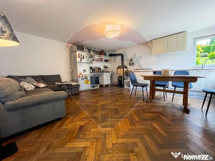 Casă cu 5 camere cu Teren 2236 Mp în Central