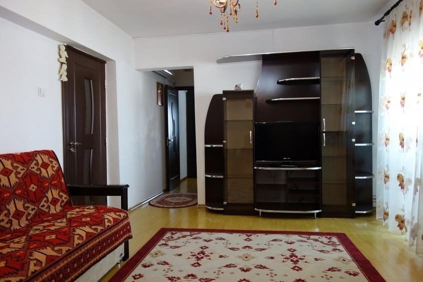 Apartament cu 2 camere semidecomandat, mobilat în Central