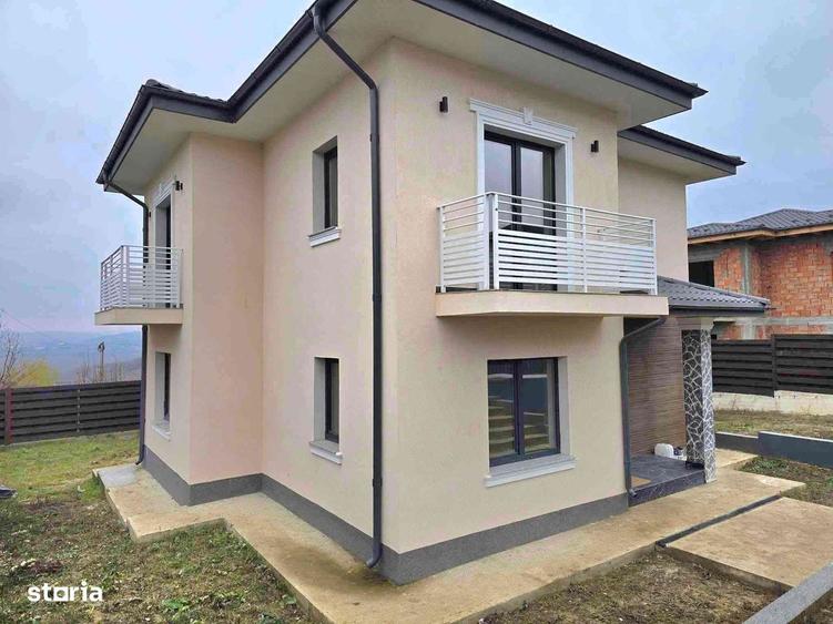 Casă cu 4 camere cu Teren 440 Mp în Miroslava