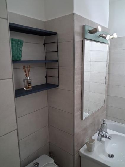 Apartament cu 2 camere semidecomandat, mobilat în Decebal