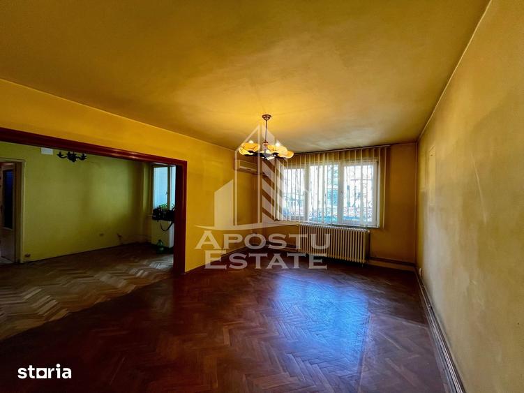 Apartament cu 4 camere semidecomandat în Take Ionescu