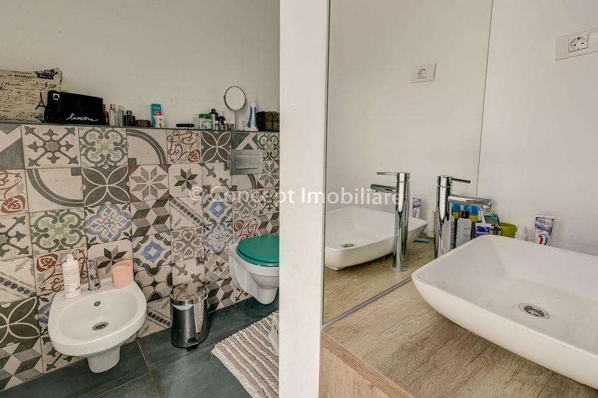 Casă cu 4 camere cu Piscina în Central