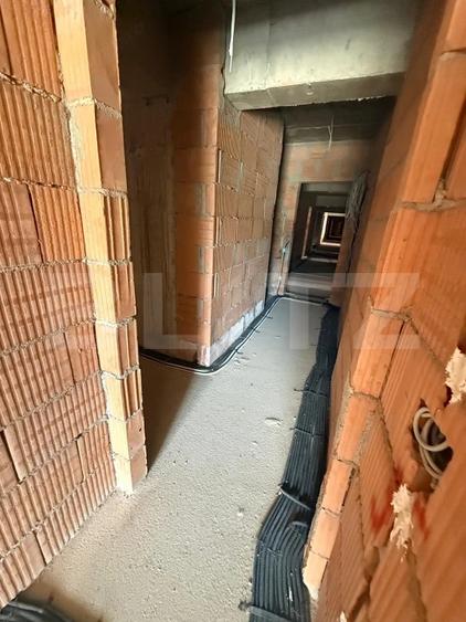 Apartament cu 3 camere decomandat în Tractorul