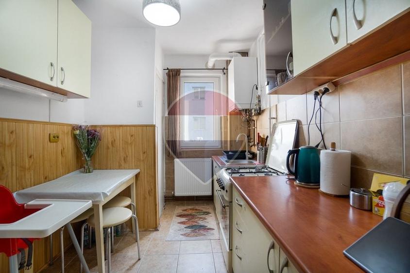 Apartament cu 3 camere semidecomandat, mobilat în Astra