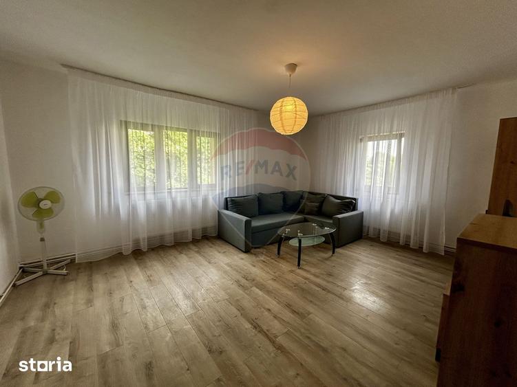 Apartament cu 3 camere decomandat în Săsar