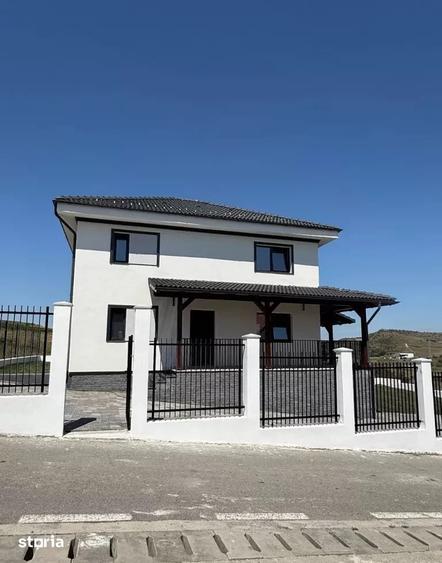Casă cu 4 camere cu Teren 500 Mp în Chinteni