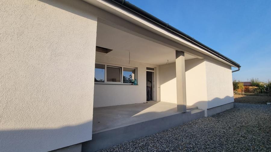 Casă individuală cu 4 camere cu Teren 645 Mp în Lazuri