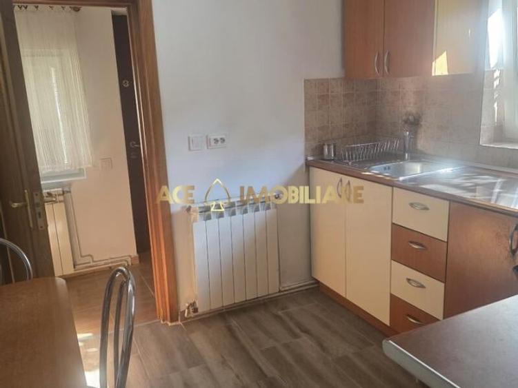 Casă individuală cu 4 camere cu Canalizare în Colentina
