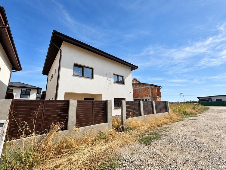 Casă individuală cu 5 camere cu Teren 323 Mp în Berceni