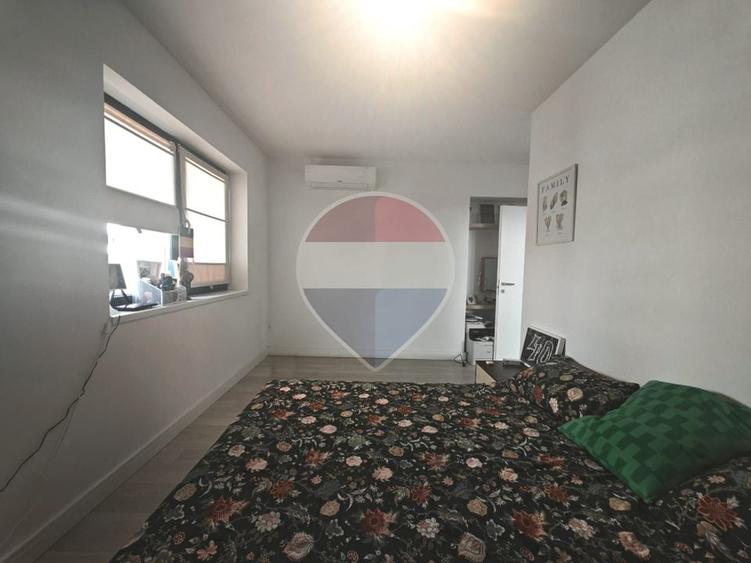 Apartament cu 3 camere semidecomandat, mobilat în Pipera
