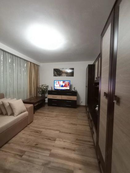 Garsonieră decomandată în Brâncoveanu