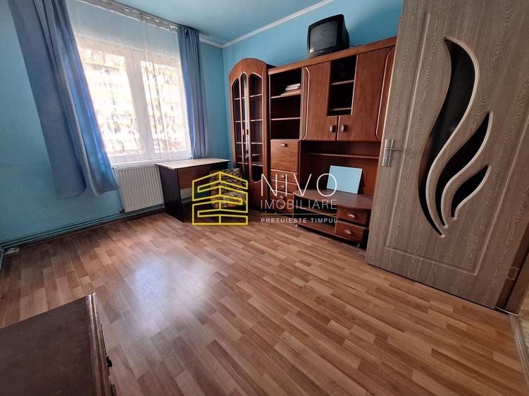Apartament cu 3 camere decomandat, mobilat în Tudor