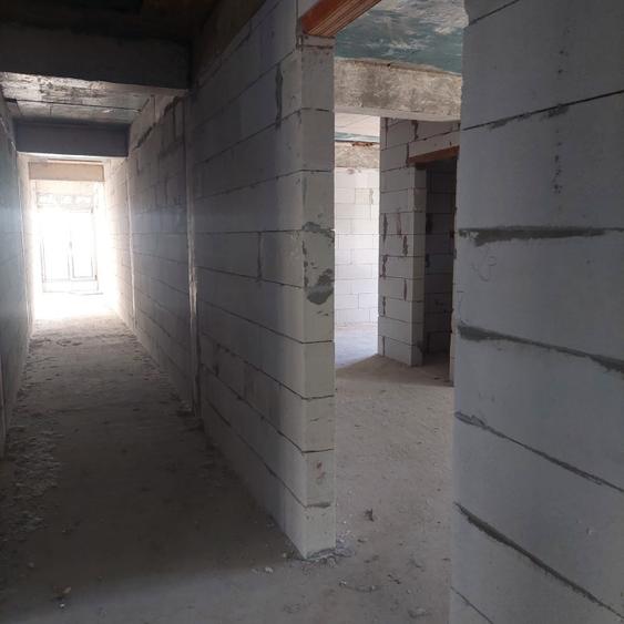 Apartament cu 3 camere semidecomandat în Drumul Taberei