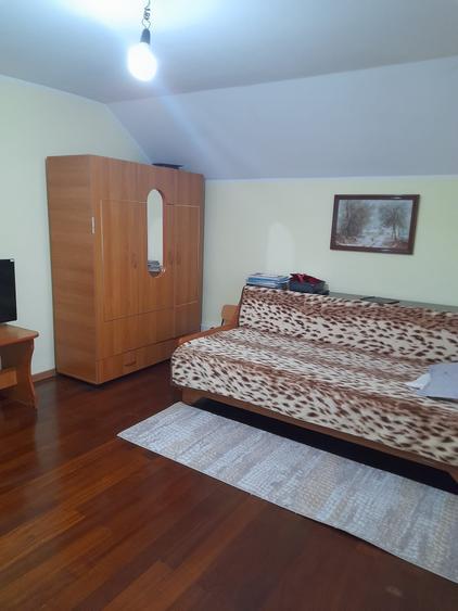 Casă individuală cu 5 camere cu Canalizare în Sud-Vest