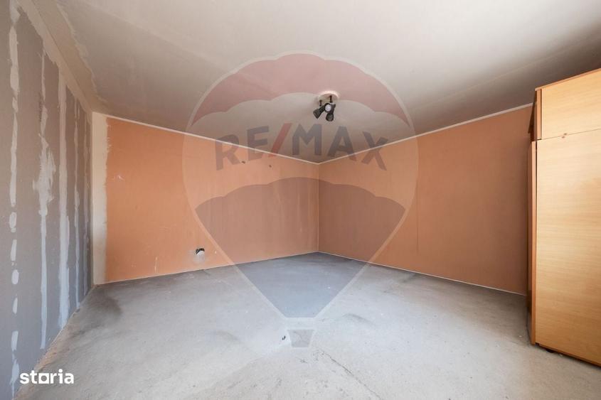 Casă cu 4 camere în Dumbrăvița