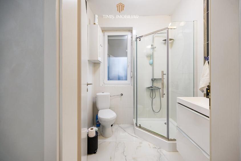 Casă individuală cu 6 camere cu Canalizare în Giroc