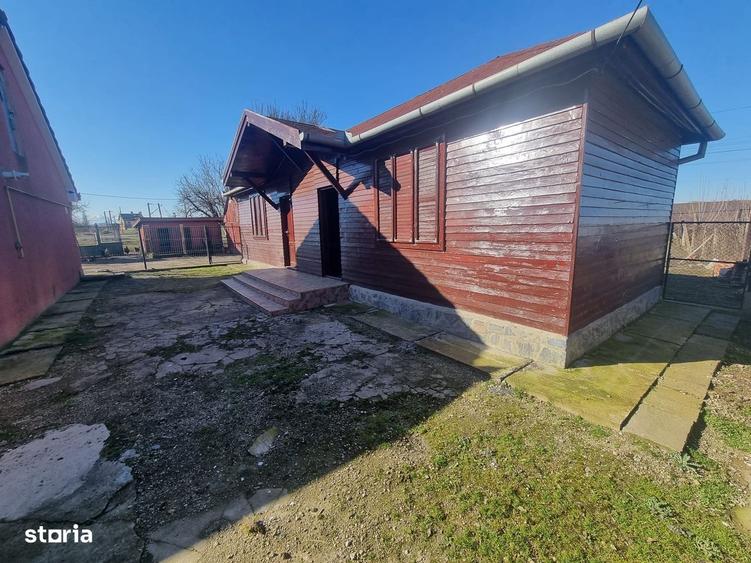 Casă cu 4 camere cu Teren 1202 Mp în Băcia