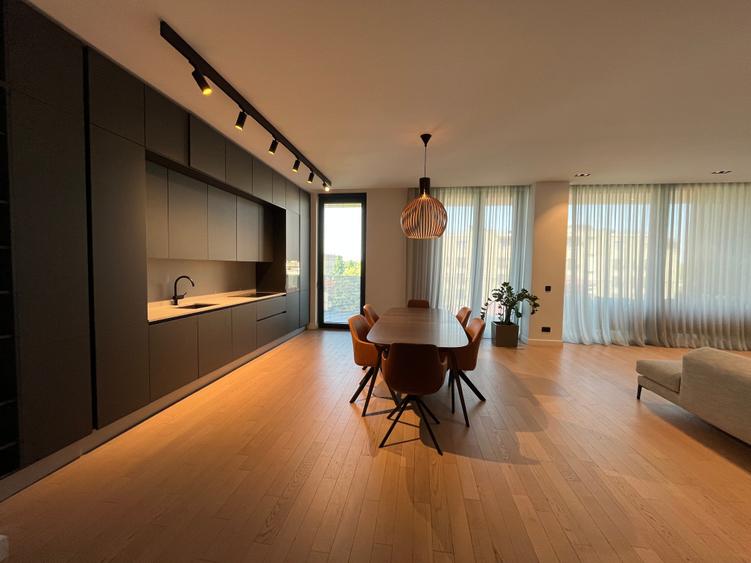 Apartament cu 3 camere decomandat în Floreasca