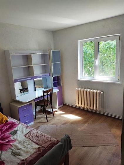Apartament cu 3 camere semidecomandat, mobilat în Dacia