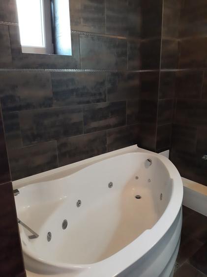 Apartament cu 3 camere decomandat în Exterior Vest