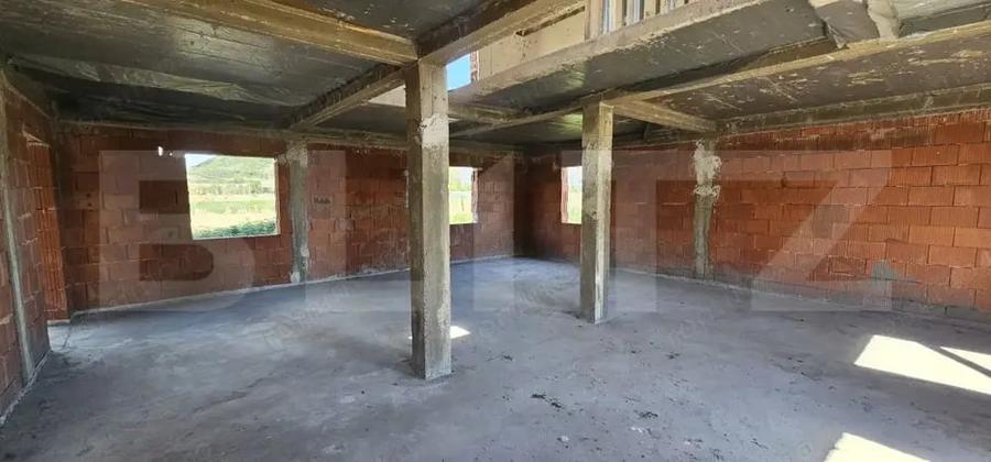 Casă cu 5 camere cu Teren 193 Mp în Simeria