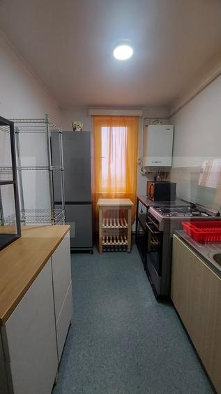 Apartament cu 2 camere semidecomandat, mobilat în Simeria
