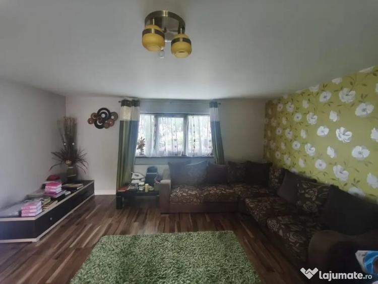 Casă cu 4 camere cu Teren 2600 Mp în Horodnic