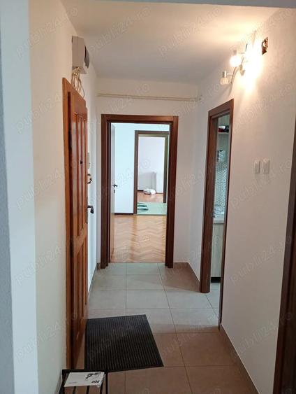 Apartament cu 3 camere semidecomandat în Central