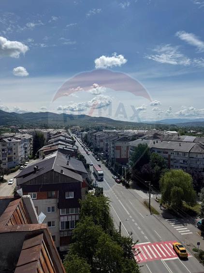 Apartament cu 5 camere decomandat în Central