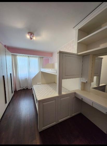 Apartament cu 3 camere decomandat, mobilat în Central