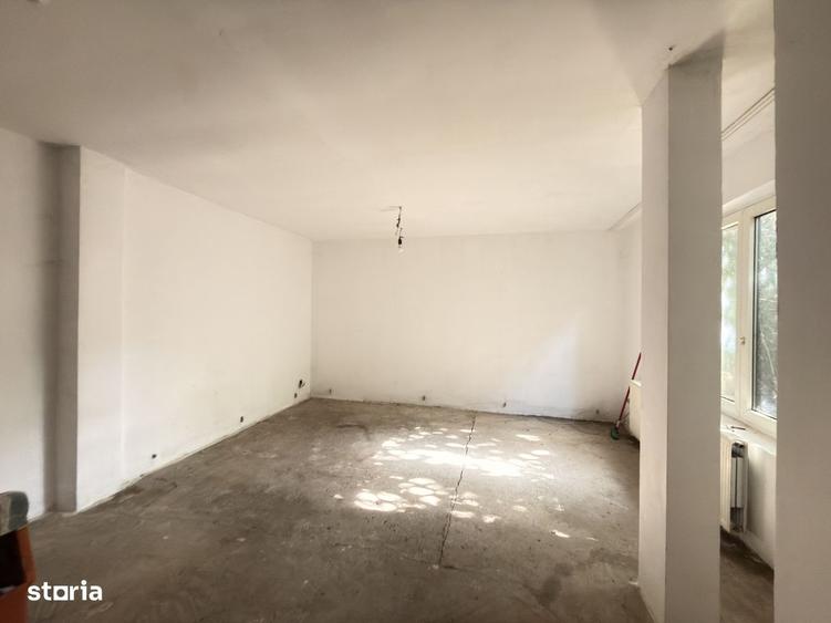 Casă cu 3 camere cu Canalizare în Central
