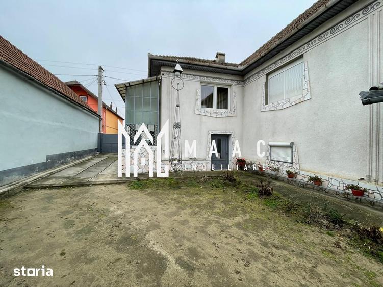 Casă cu 8 camere cu Teren 4500 Mp în Șeica Mare
