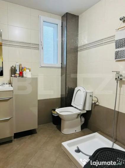 Casă cu 7 camere cu Teren 500 Mp în Central