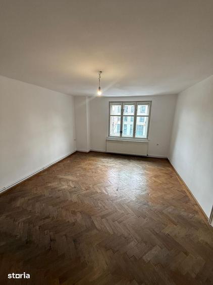 Apartament cu 3 camere semidecomandat în Andrei Mureșanu
