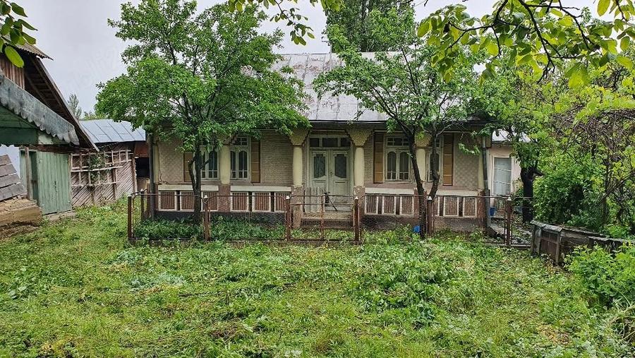 Casă cu Teren 2312 Mp în Ruginești