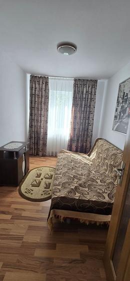 Apartament cu 3 camere nedecomandat, mobilat în Central