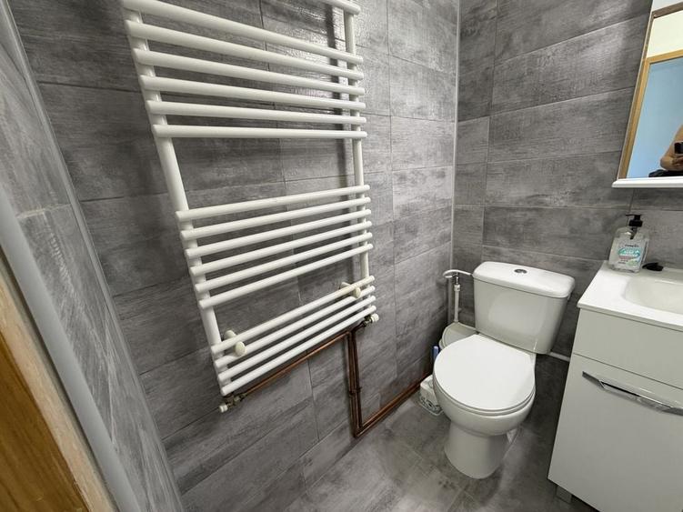 Apartament cu 3 camere decomandat în Exterior Vest