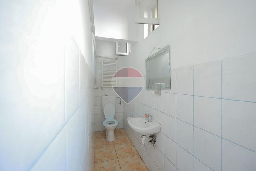 Spațiu comercial, de 300 mp, în Sânmartin