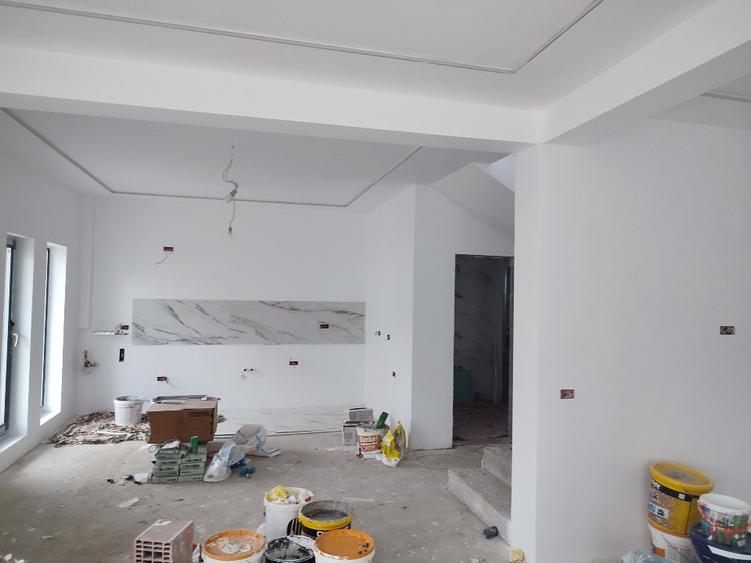 Casă individuală cu 4 camere cu Teren 260 Mp în Central