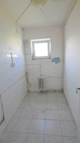 Apartament cu 2 camere semidecomandat în Olteniței