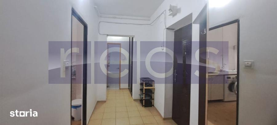 Apartament cu 3 camere semidecomandat, mobilat în Central