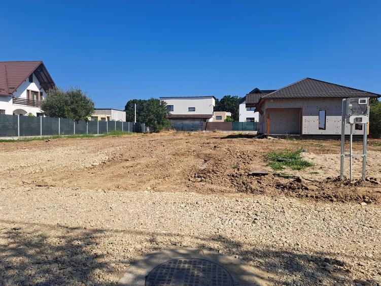 Teren de 754 mp, în Smeura