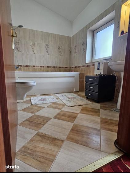 Casă cu 5 camere cu Teren 2300 Mp în Tureni