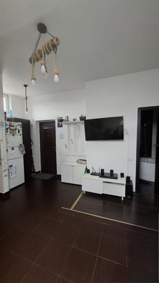 Apartament cu 3 camere semidecomandat, mobilat în Florești — fotografia 2